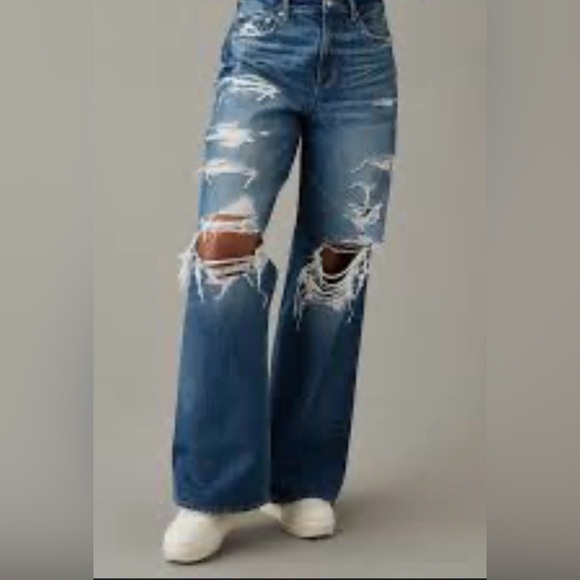 Hollister Low Rise Super Baggy Distressed Jeans Womens Size 4 - Picture 1 of 10